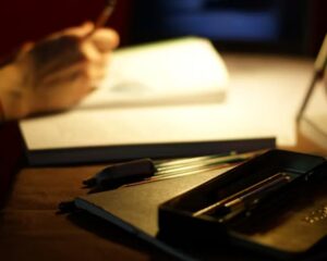 خانه‌ای لرزان، اما تنها پناه امن